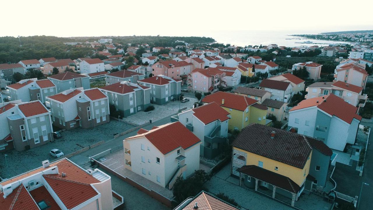 Summer Fun Apartments Novalja Eksteriør bilde
